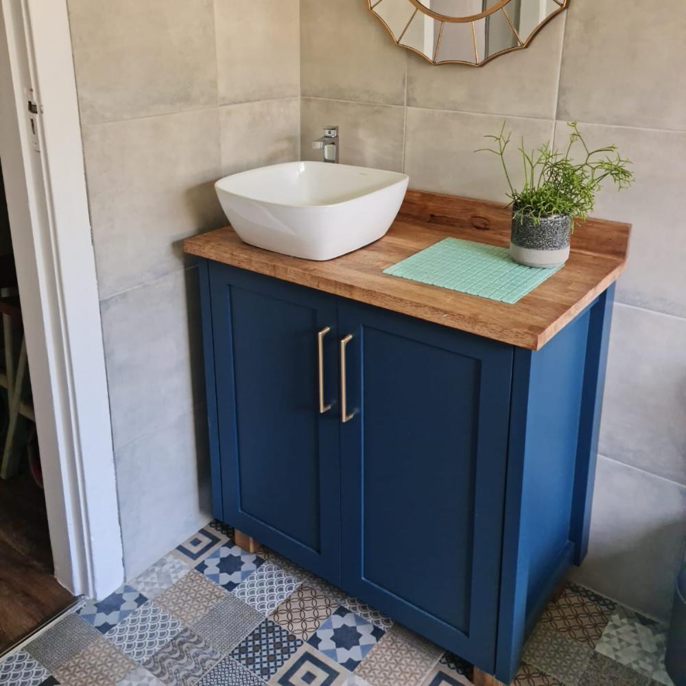 Hampshire-Double-Door-Vanity-Cabinet-02.jpg