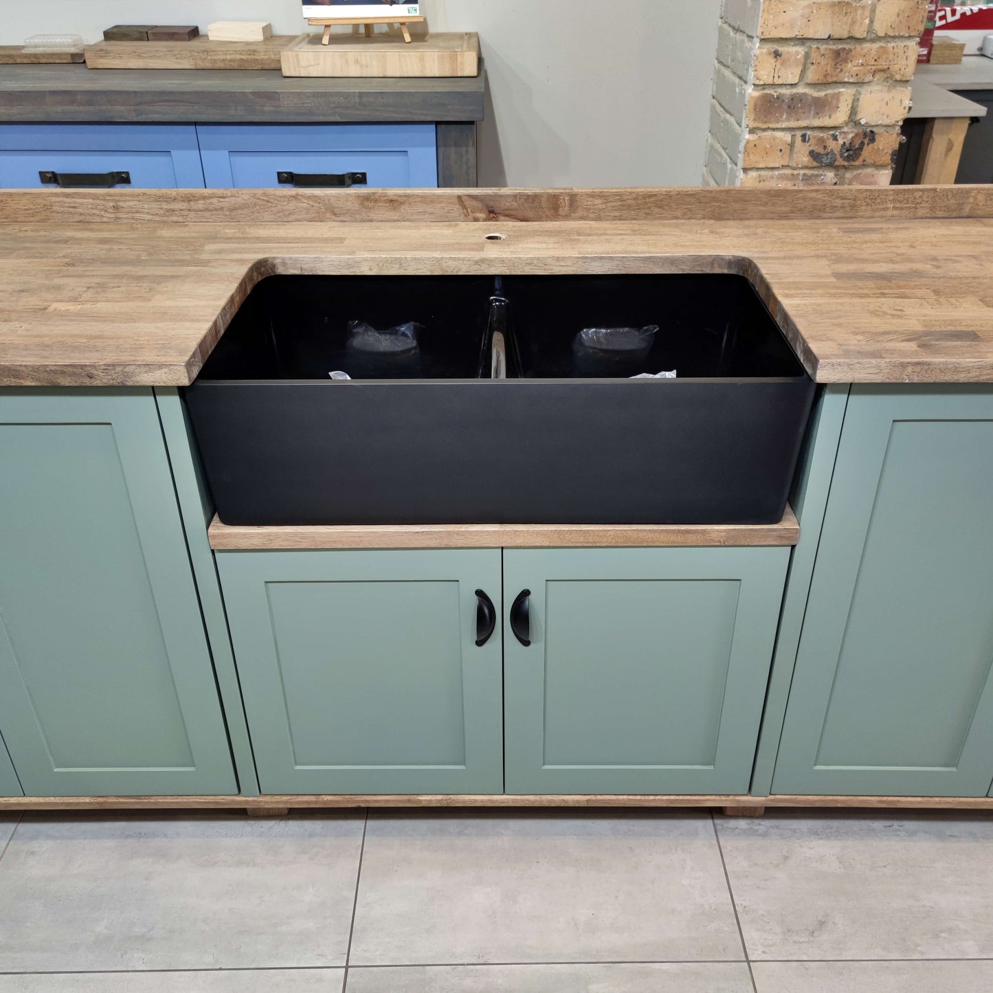 WorldHeritageGreenWBlackDoubleButlerSinkCabinetCloseUp