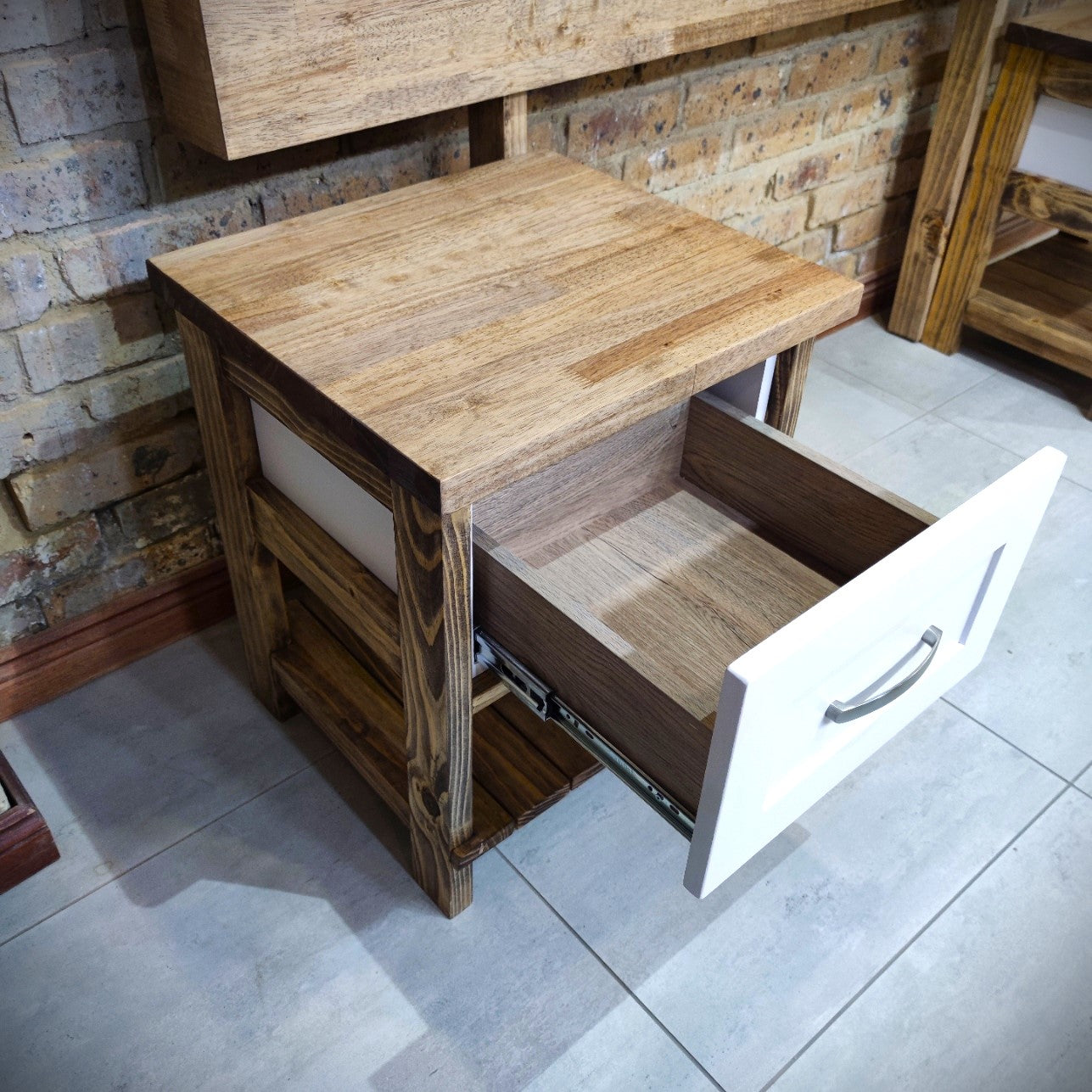 Bedroom Pino Pedestal