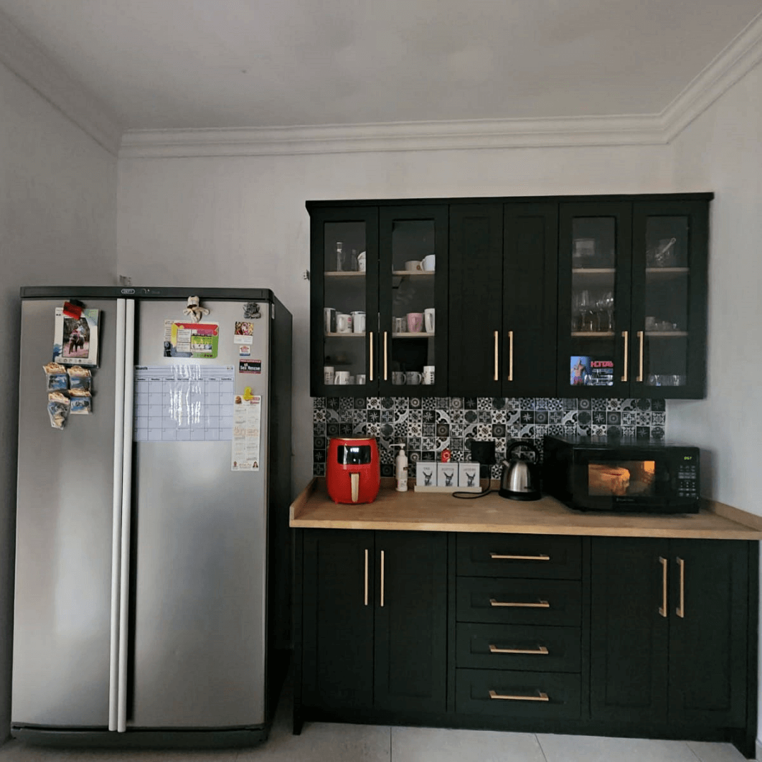 DarkOnyxBlackDblDoorShakre_ClearGlassWallCabinet
