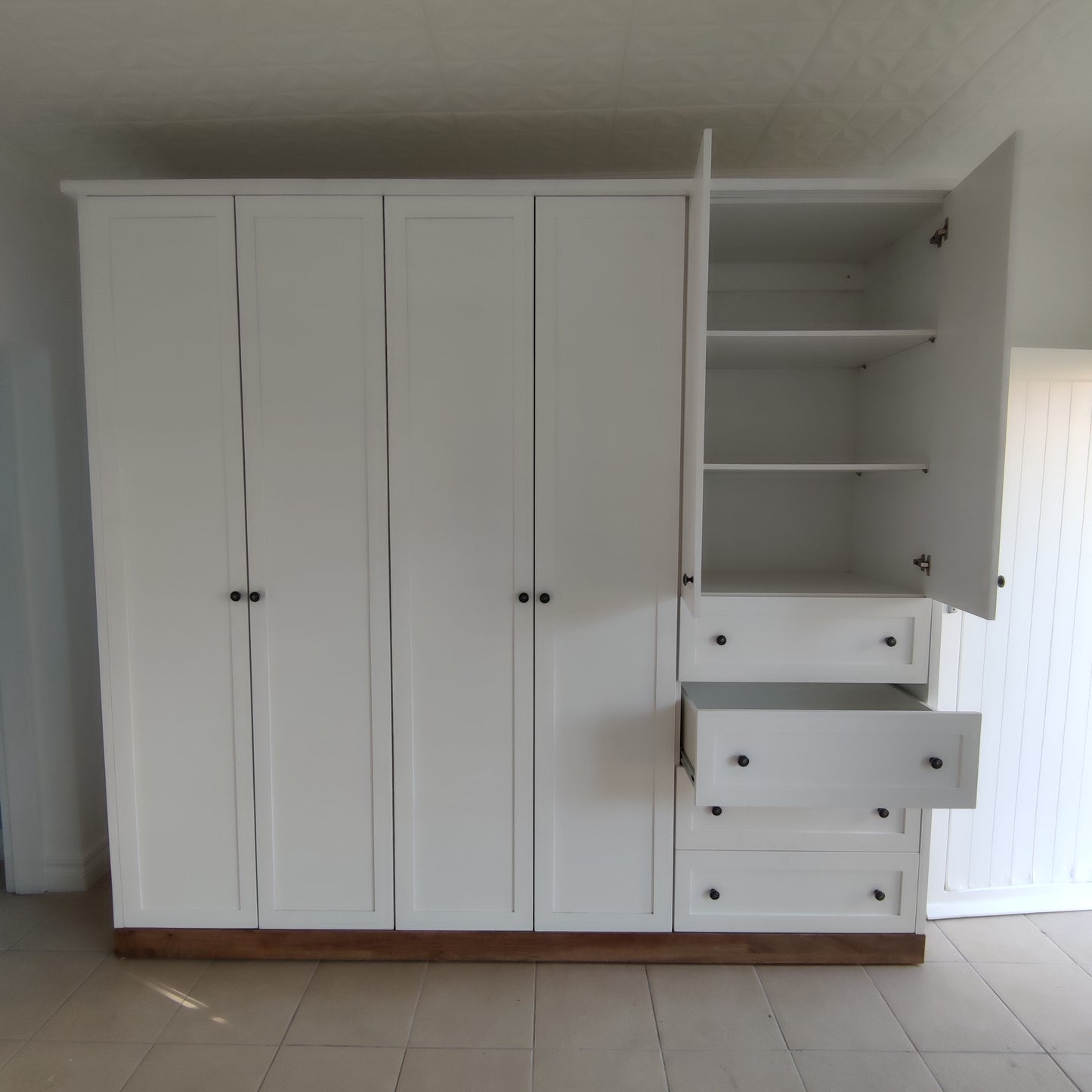Four Bedroom Cupboards with Dresser Unit