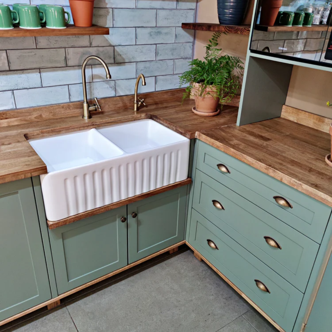 Laura's Kitchen 6